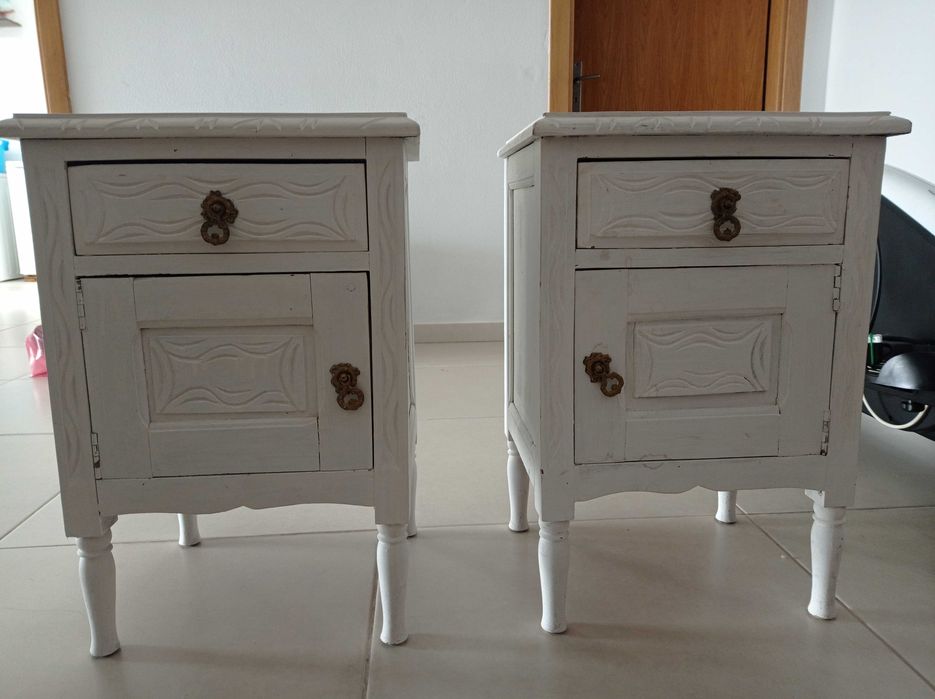 Mesinha de cabeceira