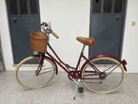 Bicicleta urbana de senhora bordeaux c/ cesto