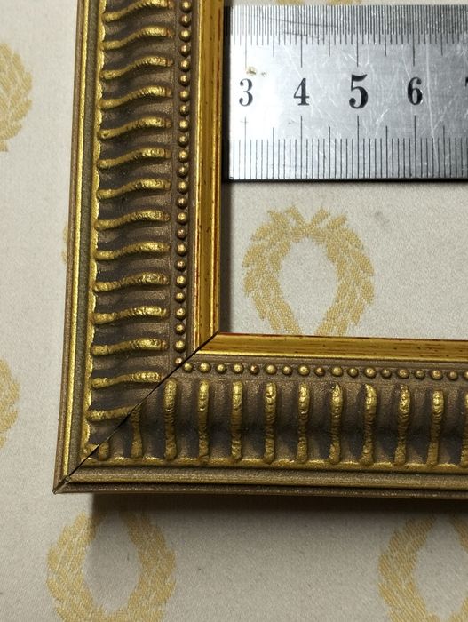 Рамки для картин.