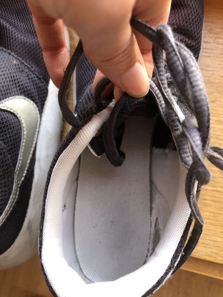 Tenis Nike pretos / brancos