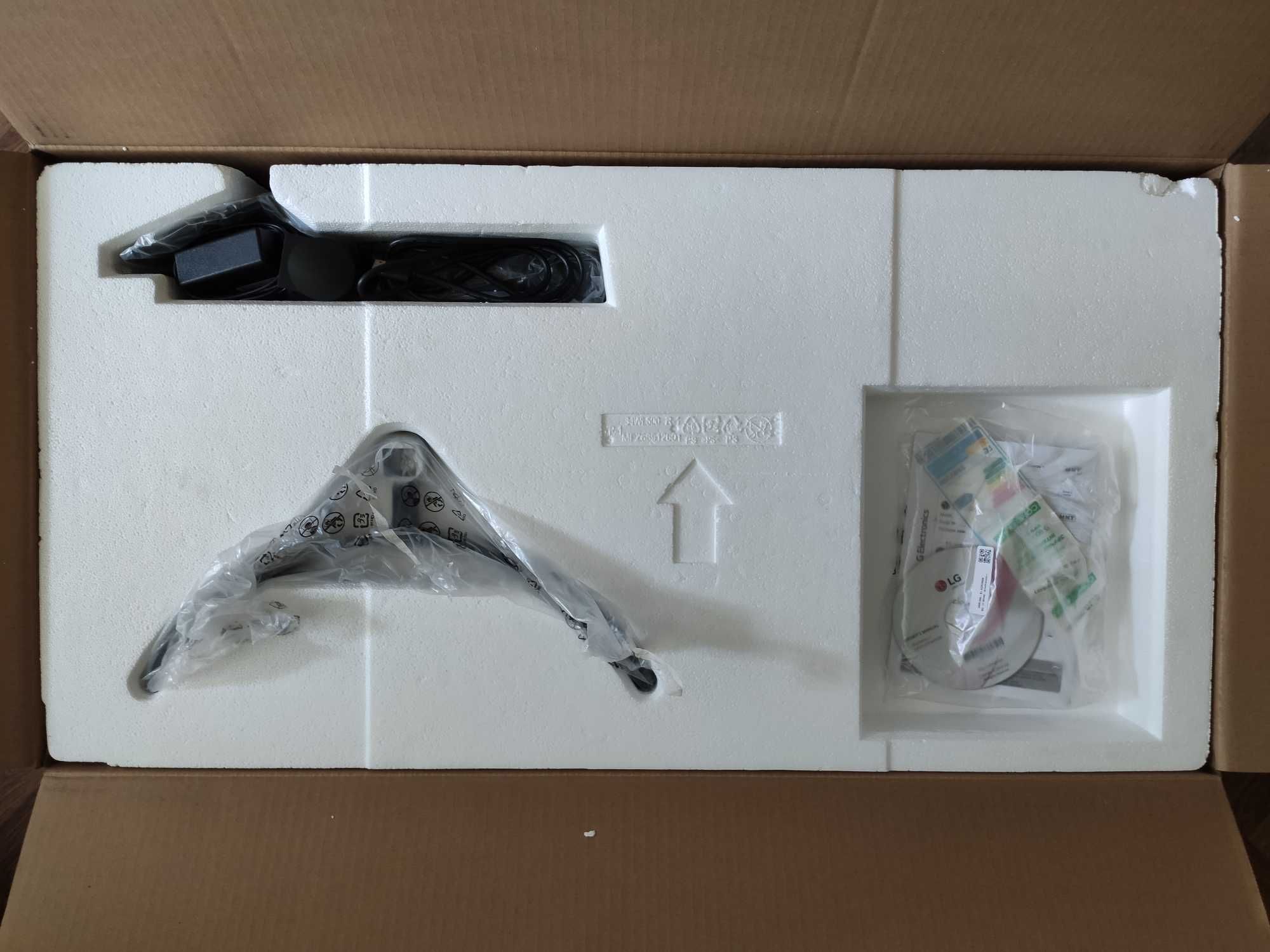 Монітор 34" LG UltraWide 34WQ500-B