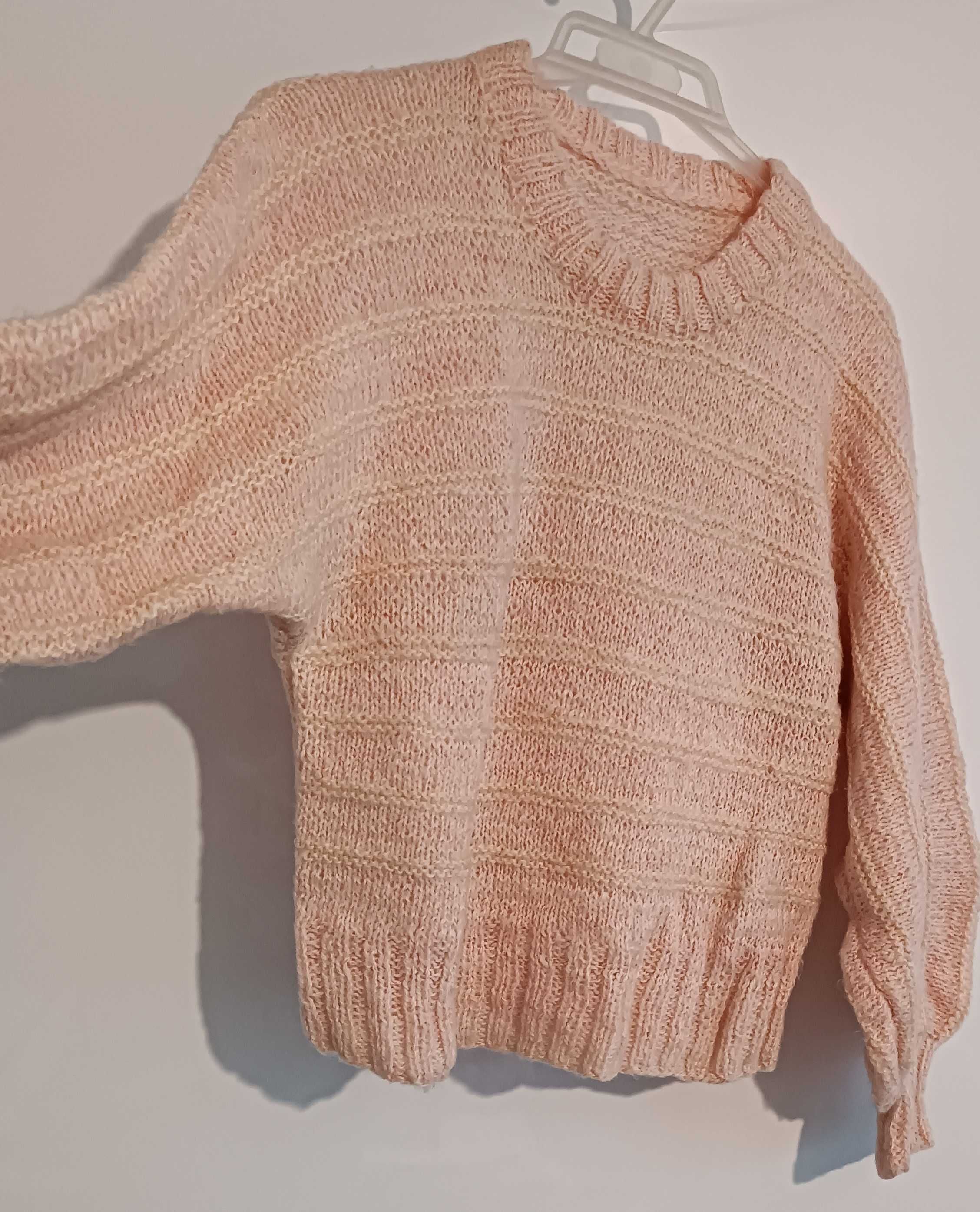 Kremowy krótki sweterek ręcznie robiony