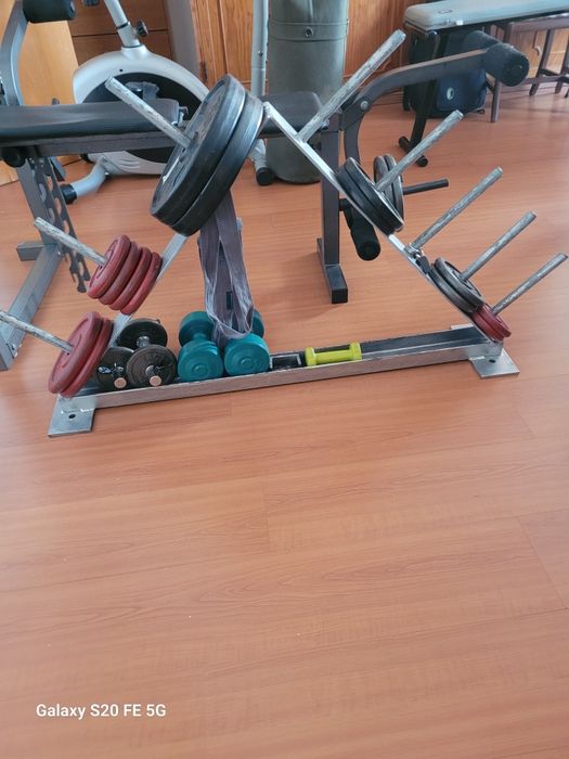 Equipamento de musculação, treino