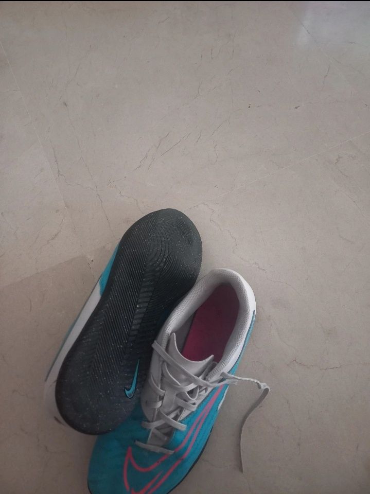Ténis futsal NIKE tamanho 38