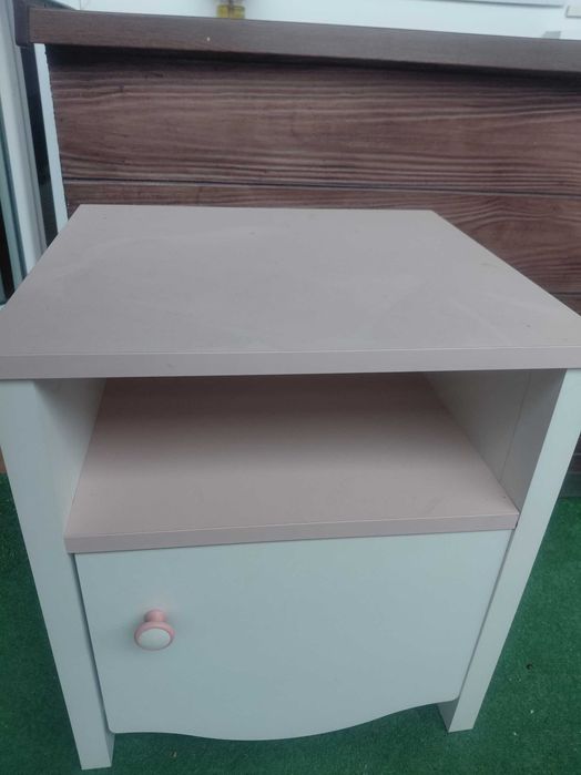 Meble do pokoju dziewczęcego