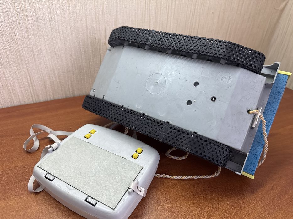 Продам электромеханическую игрушку Вездеход ссср
