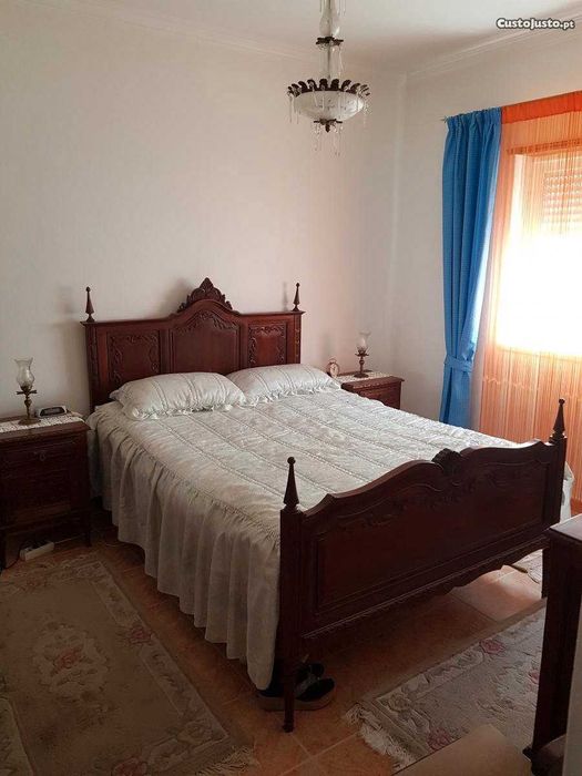 Mobília de quarto vintage em madeira maciça