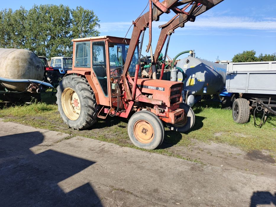 Renault 751 z ladowaczem