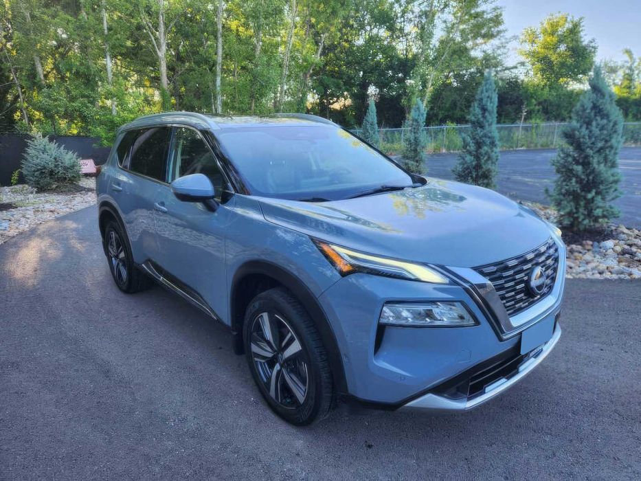 Nissan Rogue Platinum      2023