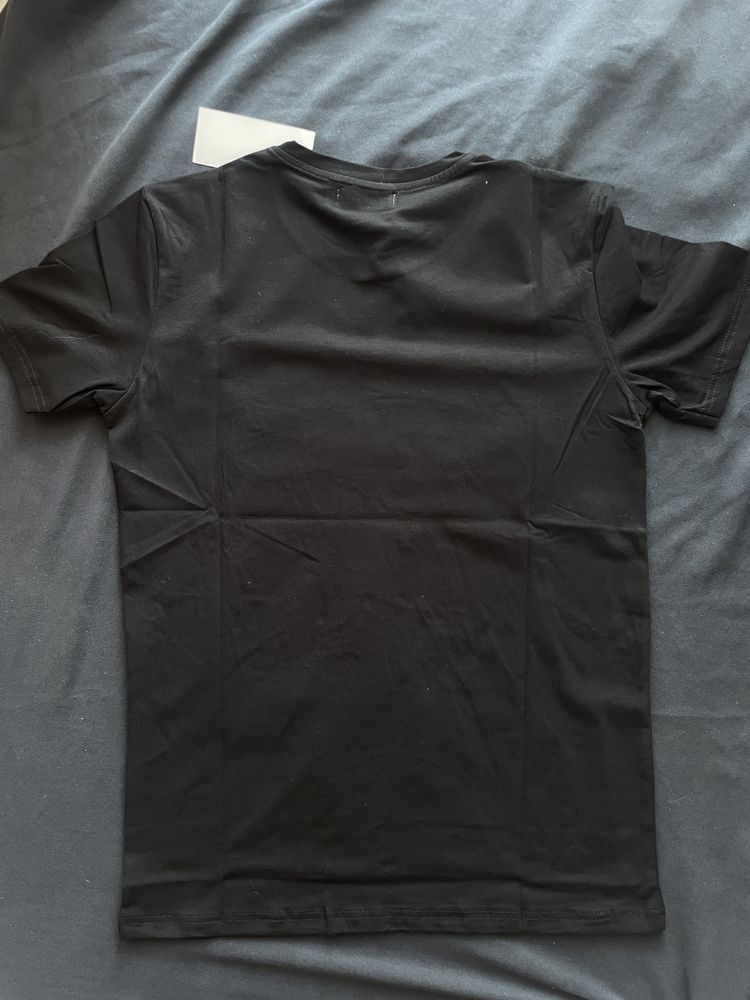 T-shirt lacoste com bordado preto
