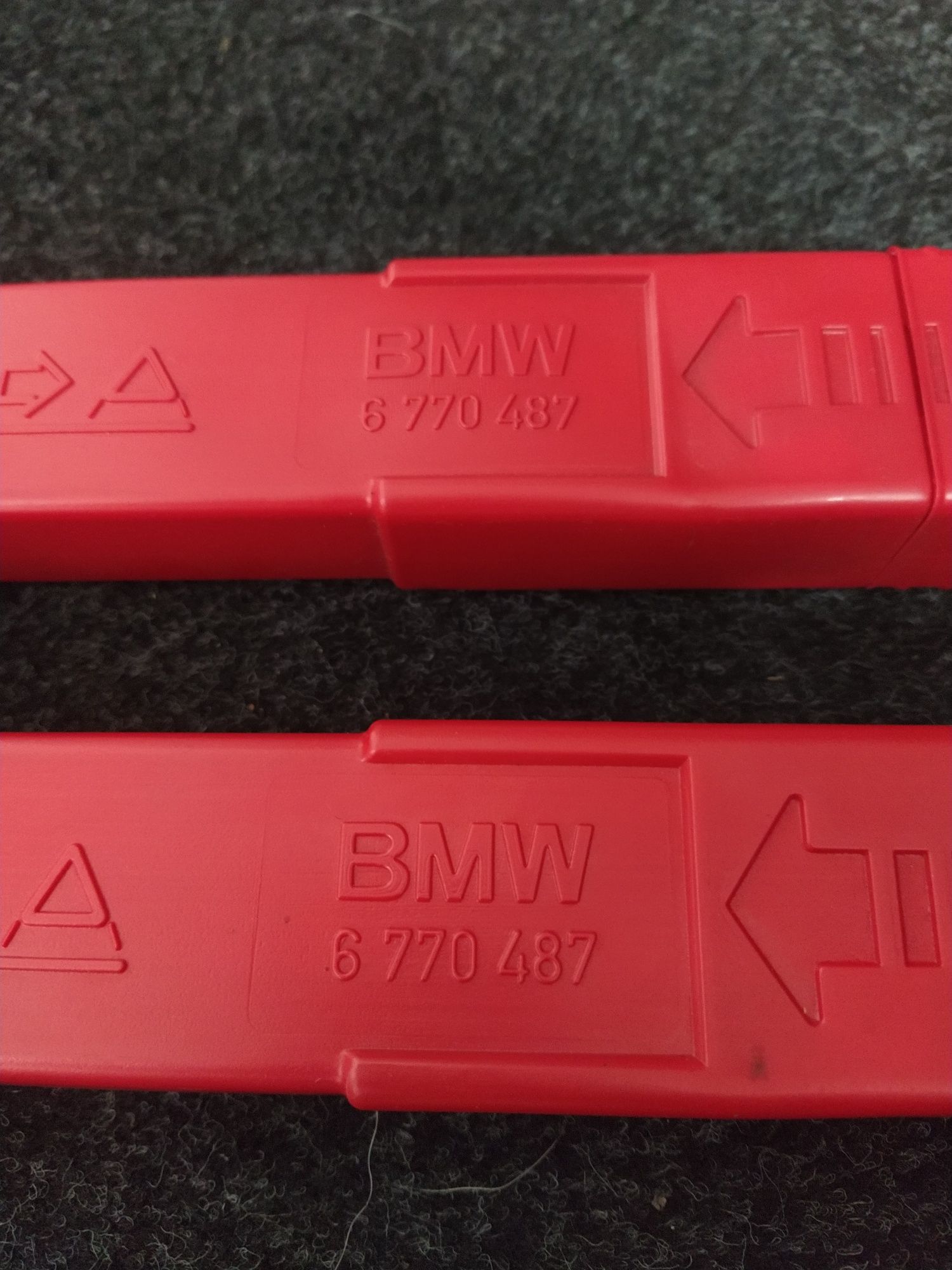Triângulo Original BMW - NUNCA UTILIZADOS.