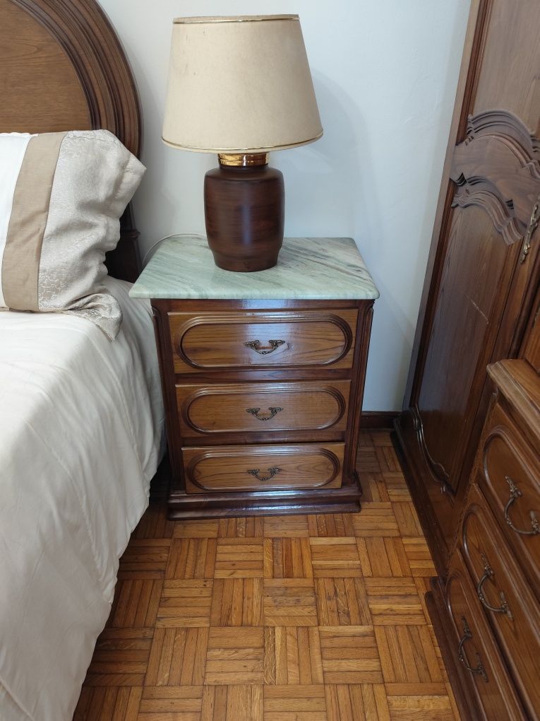 Quarto completo todo em madeira