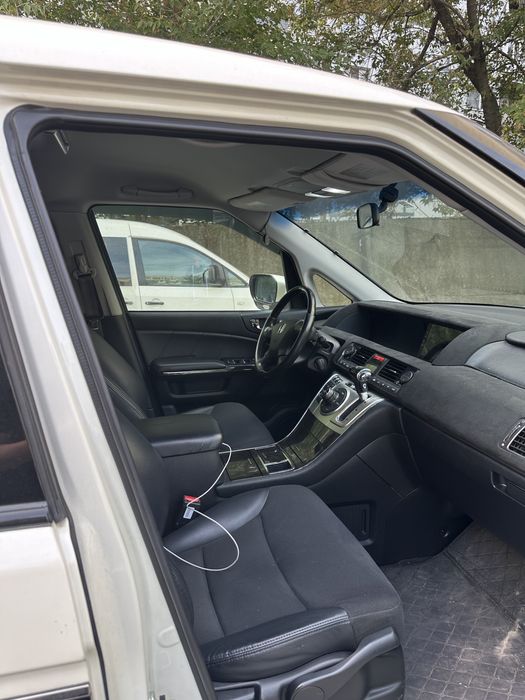 Продам Hondu Elysion 2011 2.4 бенз