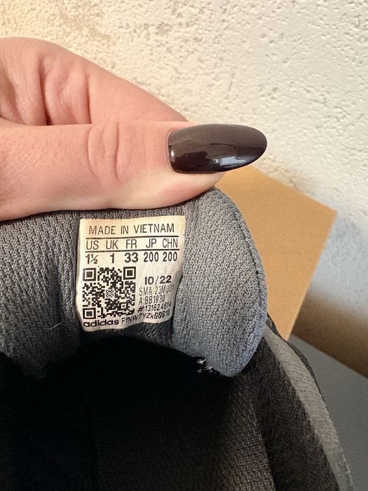 Adidas кроссовки для мальчика 33 р