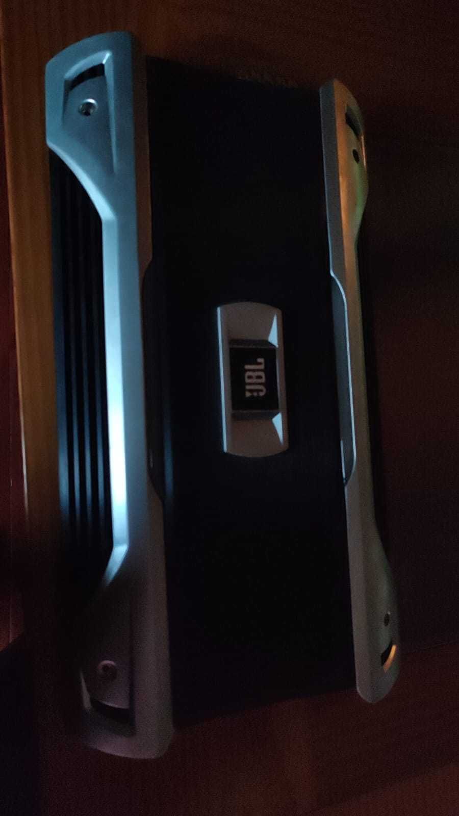 Sistema de som para carro- amplificador e subwoofer