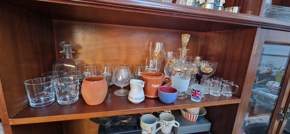 Várias peças de loiça