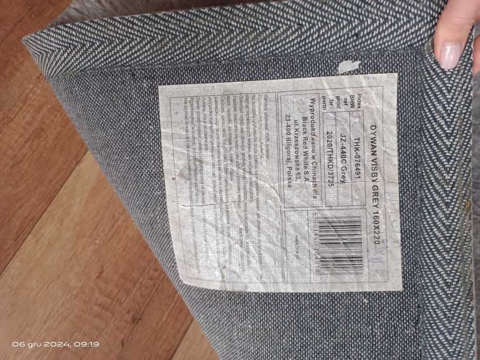 Dywan Visby 160x220 ciepły i miły Black Red White, porządne podbicie