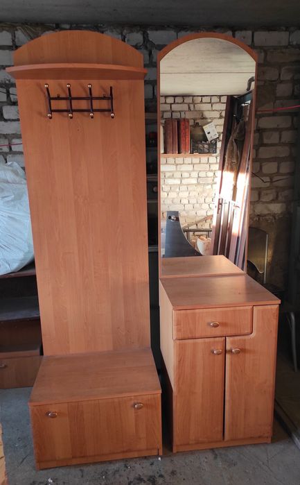 Продам прихожу (1500 за секцію)