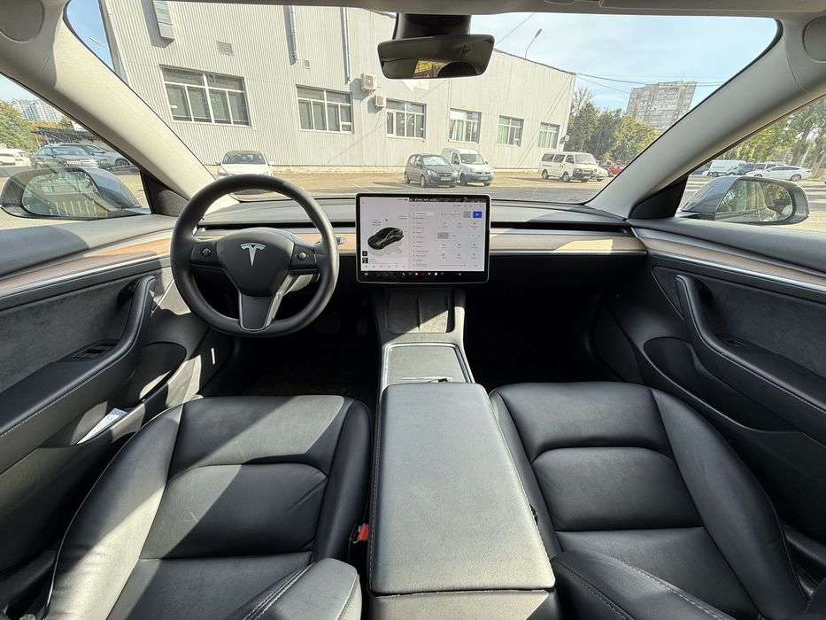 Аренда Тесла Модел 3, прокат авто Tesla Model 3