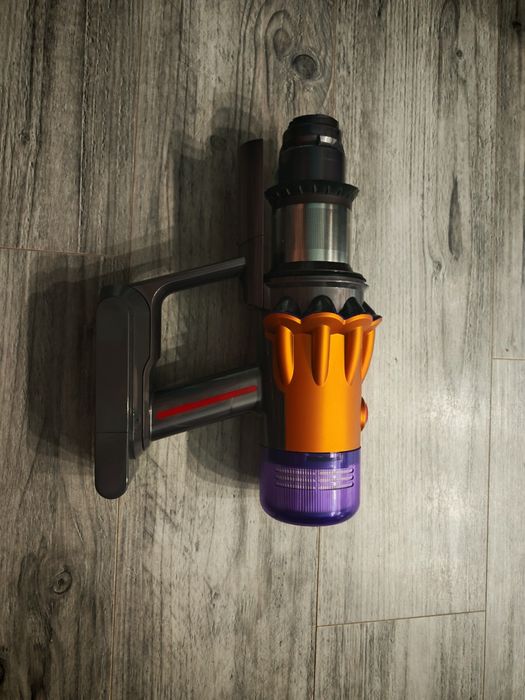 Dyson v12 korpus, akumulator, filtr
