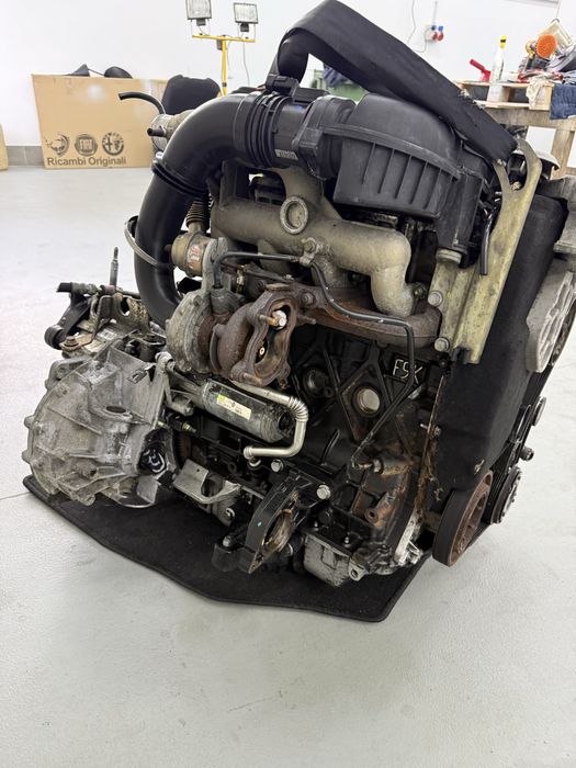 Silnik 1,9 dci F9K Trafic Vivaro  Primaster  kompletny