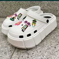 Crocs com Jibbitz (Novo)