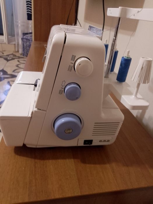 Продам швейную машинку оверлок JANOME  T-99D