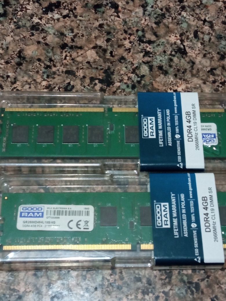 Модуль пам'яті DDR4  4GB.