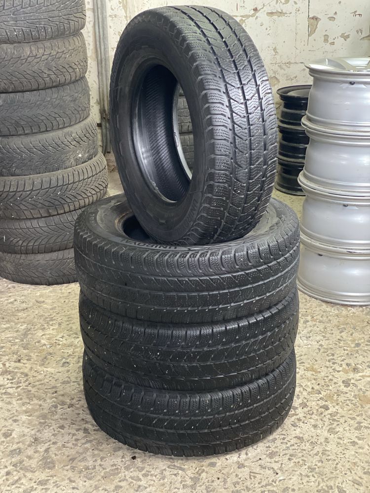 ШИНИ ЗИМА 215/70 R15C 2020р 8мм Uniroyal Snow Max 3