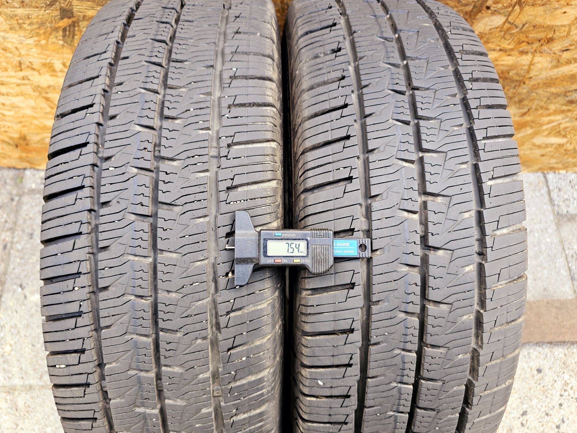 BDB Stan!!  7,5mm. 225/75 r16C Continetal VanContact 4Season. 22/23
