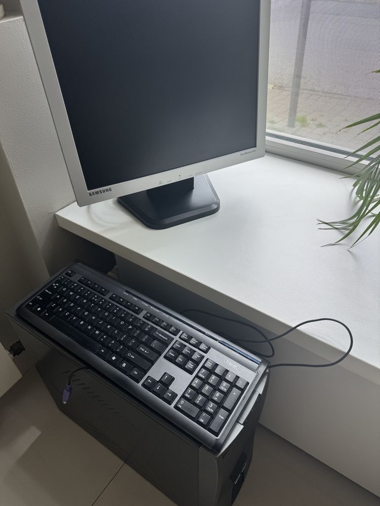 Intel Celeron 2.0GHz - retro komputet stacjonarny