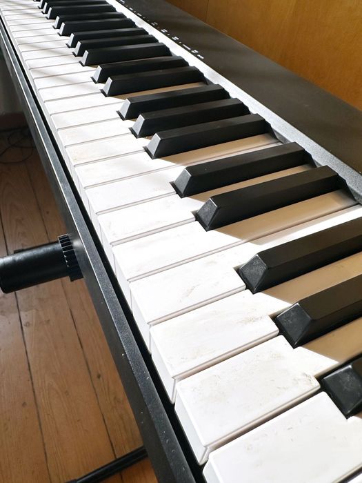 M-Audio Keystation 88 MK3 + Suporte + 2 Pedais