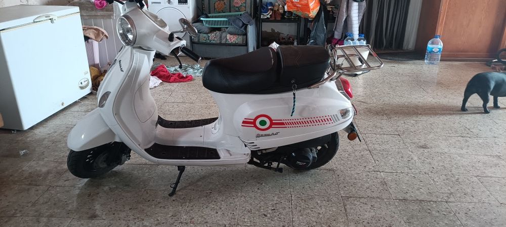 Troco por carro gasolina  ou outro estilo de moto