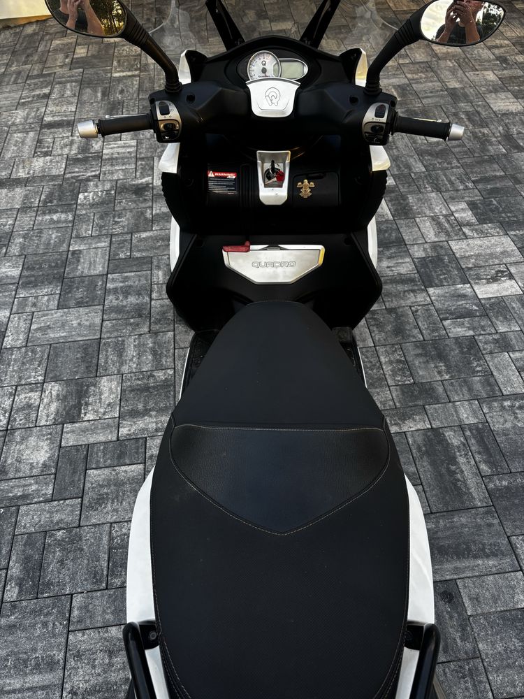 Quadro 350 Skuter na kat. B, MP3 Piaggio
