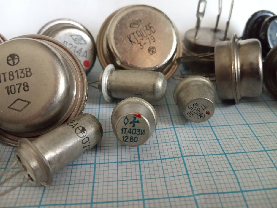 Транзистори різні.