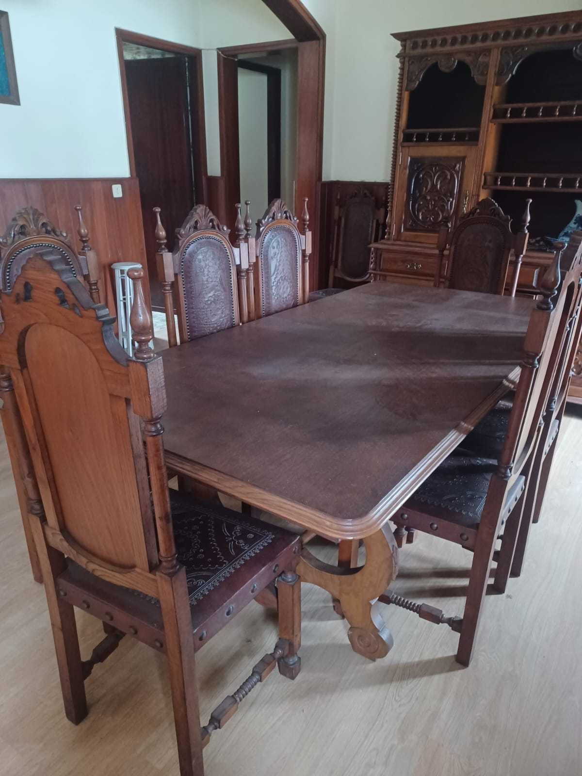 Conjunto de Jantar - Mesa e Cadeiras