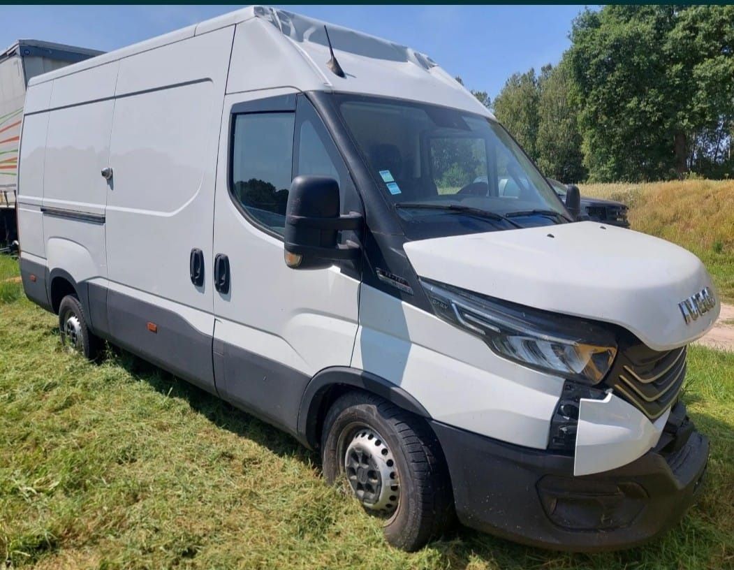 Iveco daily 2023r full led automat hi matic 3.0 180km mały przebieg
