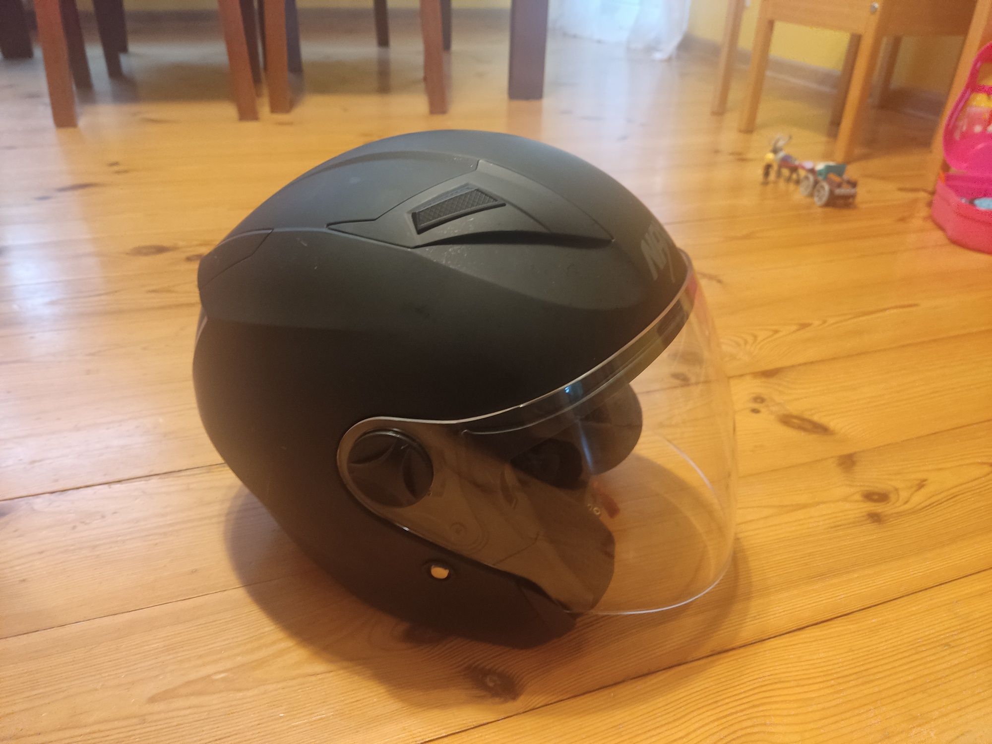 Kask motocyklowy Naxa S26/B z blendą i ochrona przeciwsłoneczną