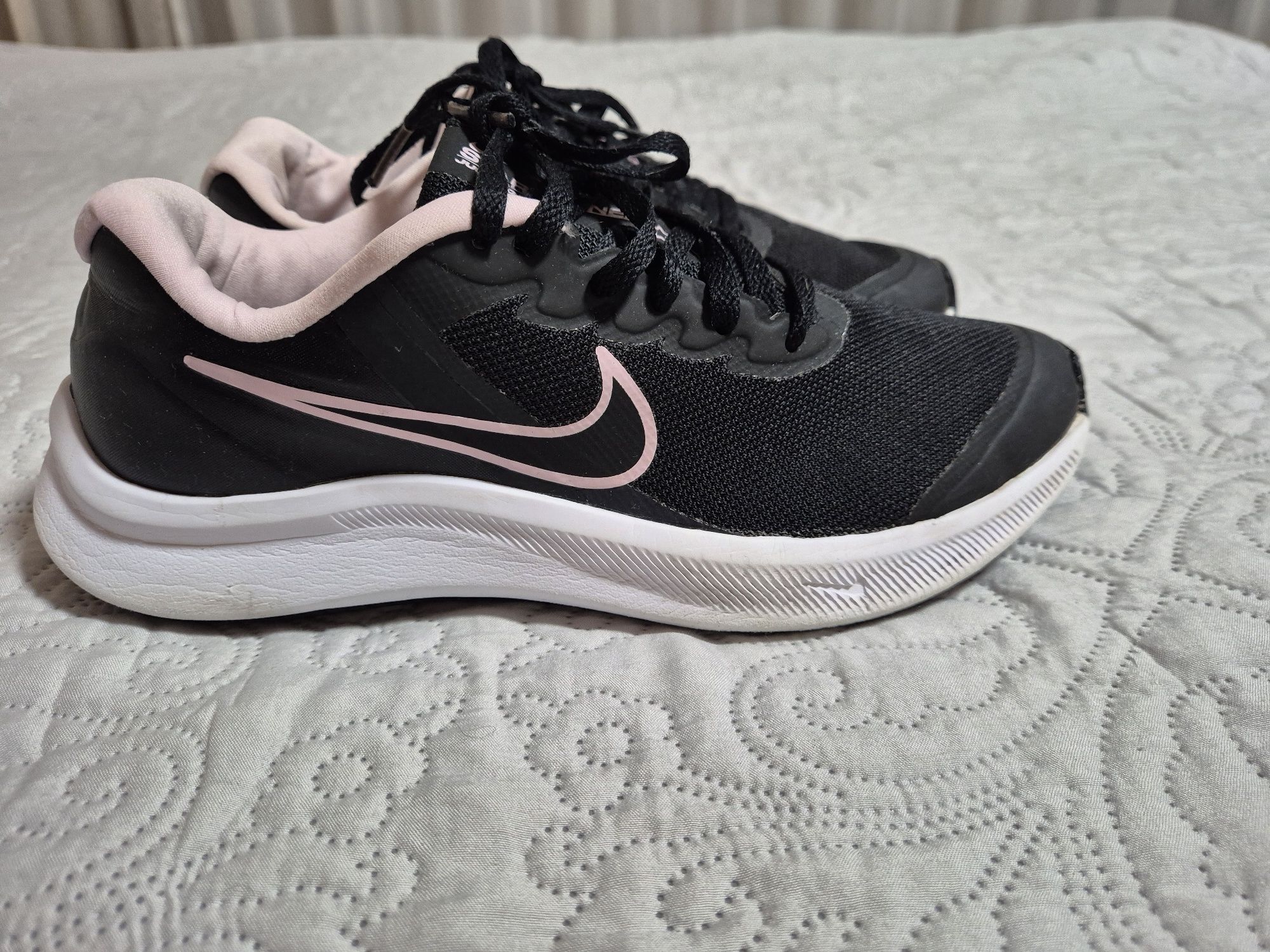 Продам кросівки NIKE.