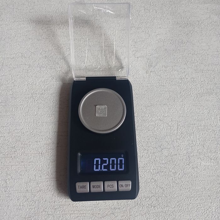 Весы ювелирные точность 0.001 до 20 грамм