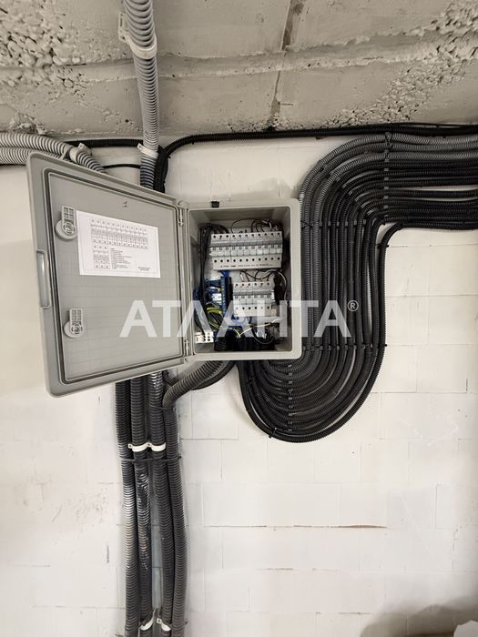 Оренда складів великих площ, є офісні, жилі та комерц приміщ