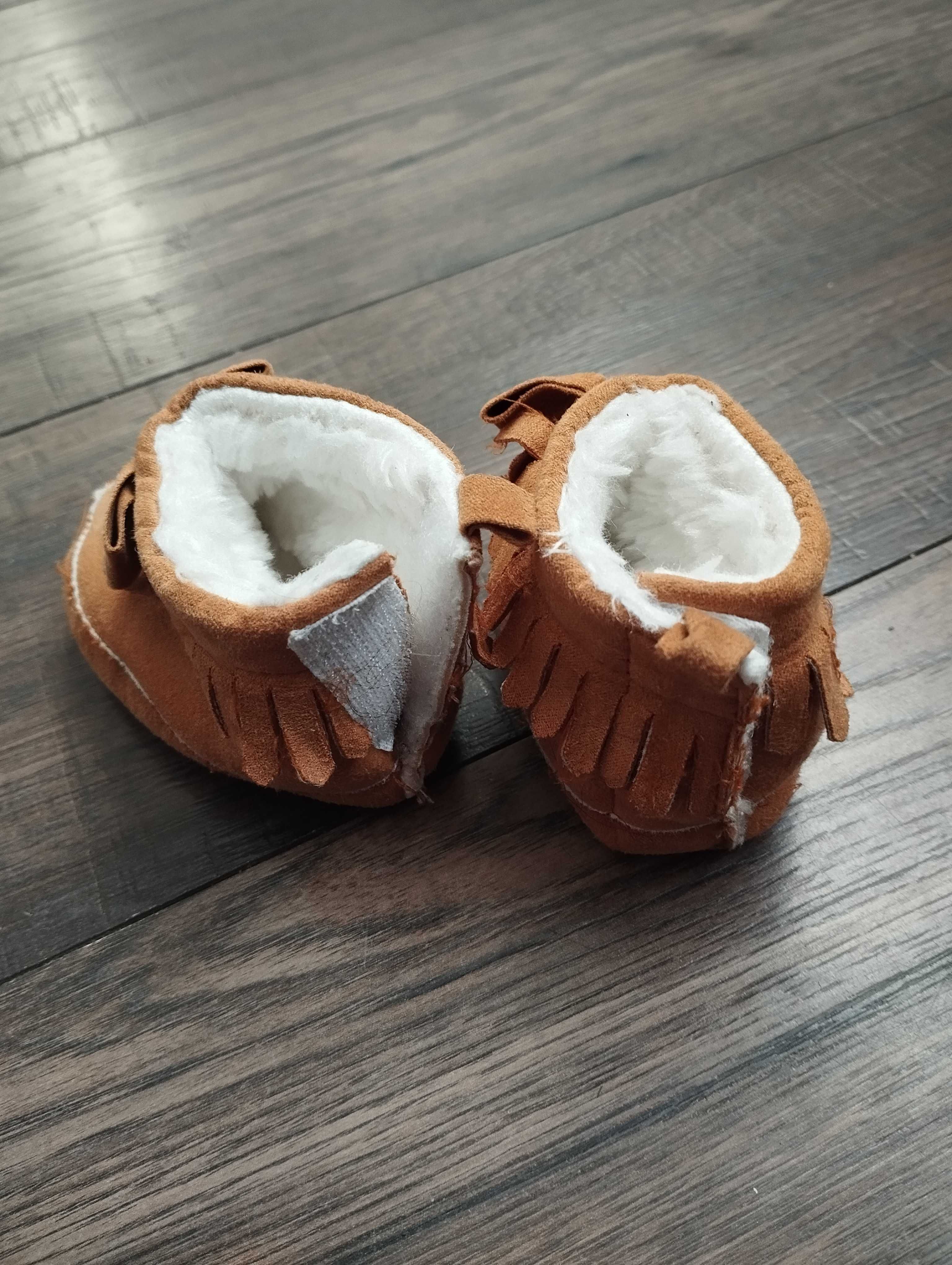 Zimowe buciki dla dziewczynki