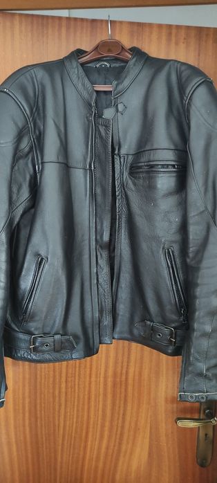 Casaco em pele moto