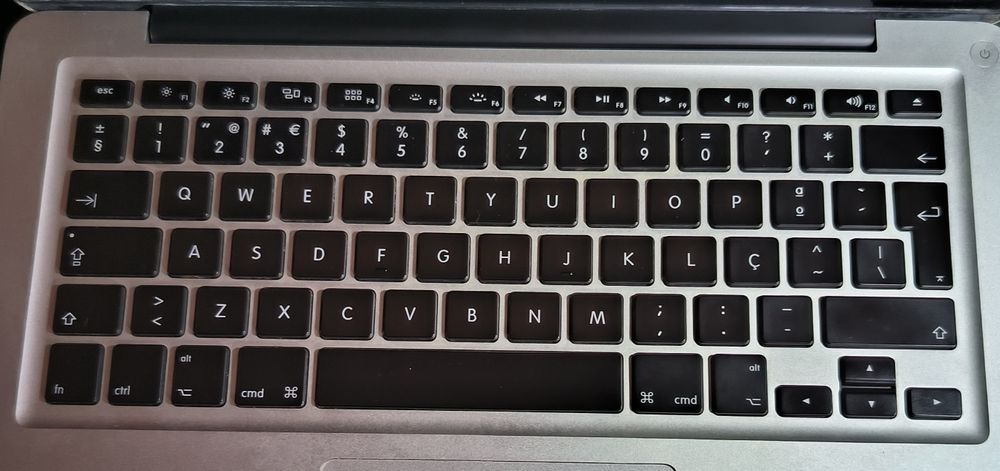 MacBook Pro 2011 –  RAM,Bateria, e Motherboard novas