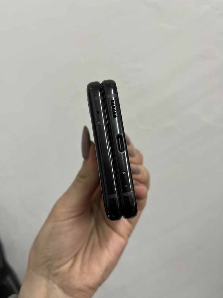 Телефон Samsung Galaxy Z Flip 3 5G 8/128gb