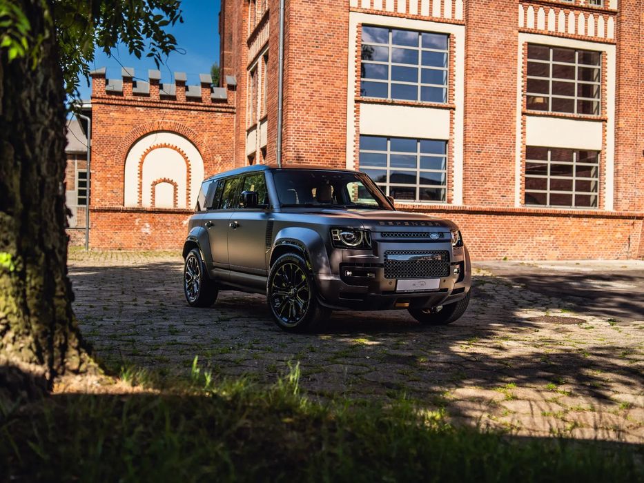 Land Rover Defender MY25.5 4.4P V8 635 PS AWD Auto 110 OCTA