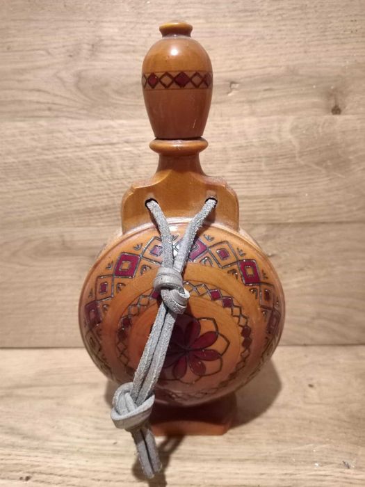 Bułgarska drewniana butelka na wino/ rum.