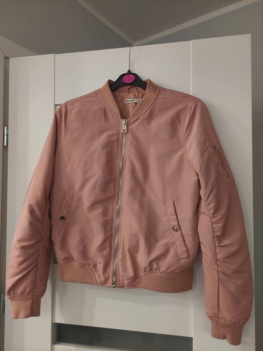 Różowa bomberka Stradivarius