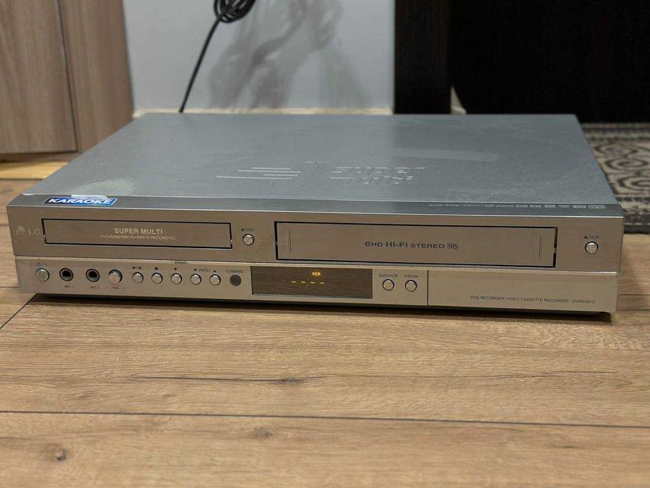 DVD-рекордер / видеомагнитофон LG DVRK687X