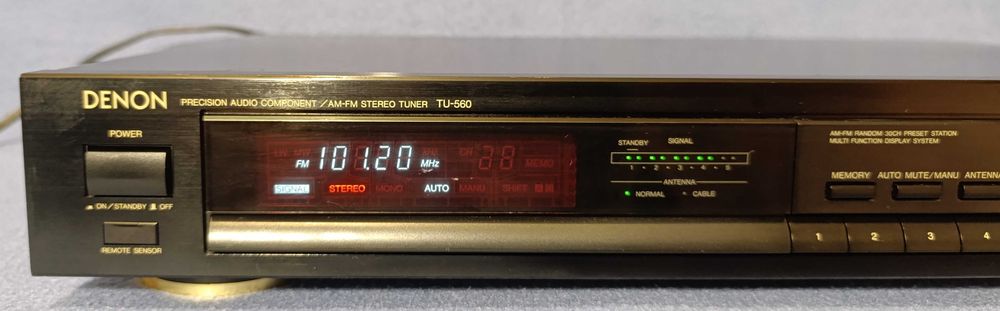 DENON model TU-560